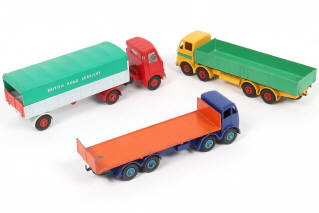 Lot 247 - DINKY TOYS (GB) (3)