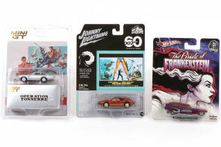Lot 93 - DIVERS (8)