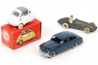 Lot 276 - DINKY TOYS (FRANCE) (3)