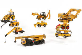 Lot 68 - DIVERS (9)