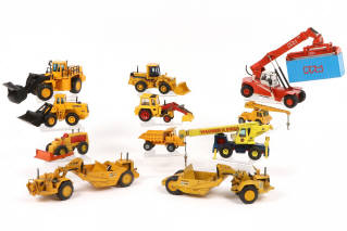 Lot 64 - DIVERS (11)