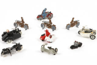 Lot 287 - DIVERS (10)