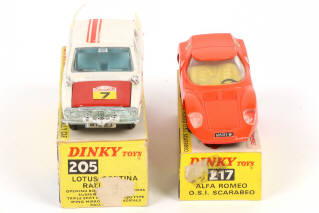 Lot 230 - DINKY TOYS (GB) (2)