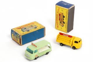 Lot 302 - DIVERS (13)