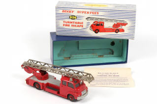 Lot 229 - DINKY TOYS (GB) (1)