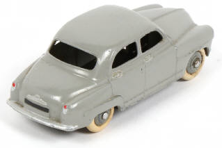Lot 244 - DINKY TOYS (FRANCE) (1)