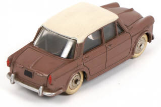 Lot 251 - DINKY TOYS (FRANCE) (1)