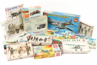 Lot 177 - DIVERS (18)
