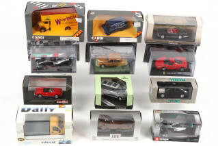 Lot 37 - DIVERS (12)
