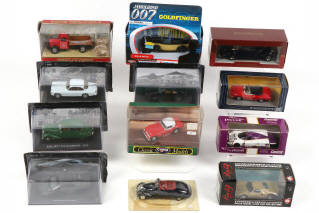 Lot 32 - DIVERS (12)