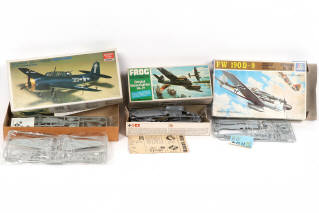 Lot 172 - DIVERS (9)