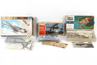 Lot 172 - DIVERS (9)
