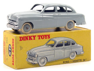 Lot 646 - DINKY TOYS FRANCE (1)