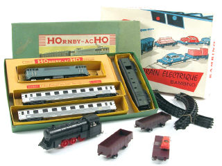 Lot 217 - HORNBY 'HO' & DIVERS (2)