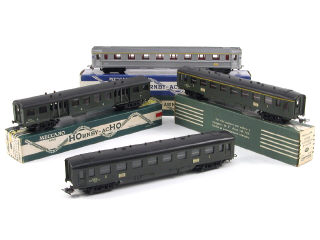 Lot 218 - HORNBY 'HO' (4)