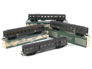 Lot 219 - HORNBY 'HO' (4)