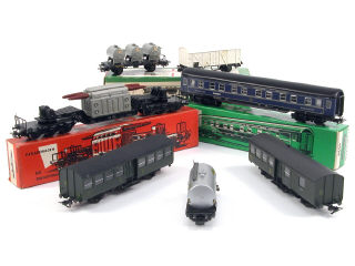 Lot 196 - MÄRKLIN 'HO' (GERMANY) (7)