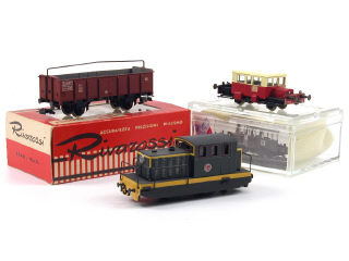 Lot 142 - DIVERS (3)