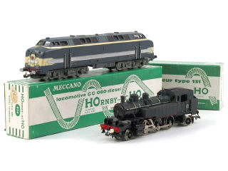 Lot 213 - HORNBY 'HO' (2)