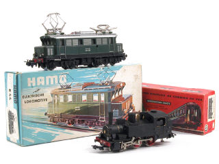 Lot 200 - MÄRKLIN 'HO' & RIVAROSSI 'HO' (2)
