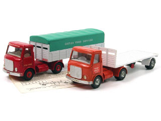 Lot 582 - DINKY TOYS (GB) (2)