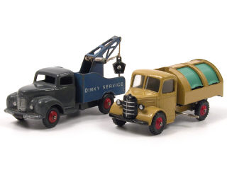 Lot 574 - DINKY TOYS (GB) (2)