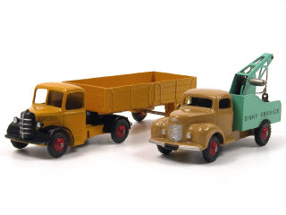 Lot 579 - DINKY TOYS (GB) (2)