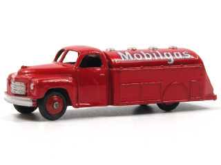 Lot 519 - DINKY TOYS GB (1)