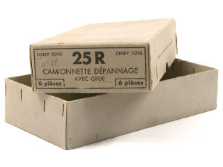 Lot 736 - DINKY TOYS (FRANCE) (1)