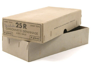 Lot 737 - DINKY TOYS (FRANCE) (1)
