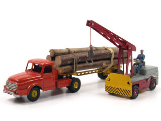 Lot 712 - DINKY TOYS (FRANCE) (2)