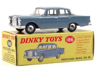 Lot 500 - DINKY TOYS GB (1)