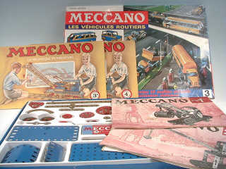 Lot 737 - MECCANO (1)