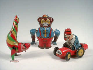 Lot 649 - DIVERS (3)