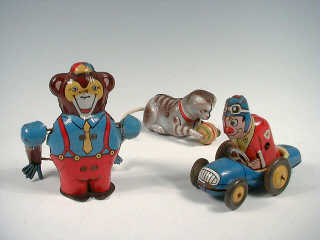 Lot 650 - DIVERS (3)
