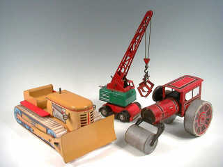 Lot 559 - DIVERS (3)