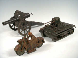 Lot 713 - DIVERS (3)