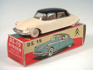 Lot 685 - MINIALUXE (1)