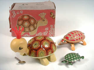 Lot 780 - DIVERS (3)