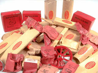 Lot 742 - MECCANO (1)