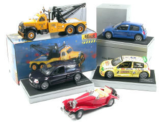 Lot 299 - UNIVERSAL HOBBIES & DIVERS (5)