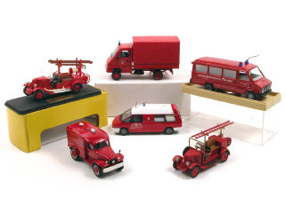 Lot 214 - DIVERS (6)