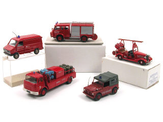 Lot 213 - DIVERS (5)
