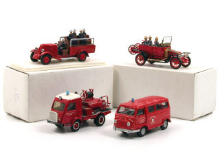 Lot 212 - DIVERS (4)