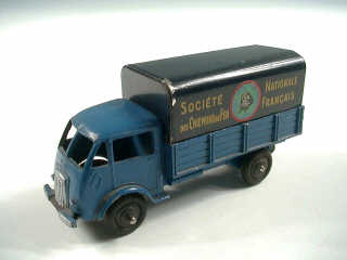 Lot 295 - DINKY TOYS FRANCE (1)