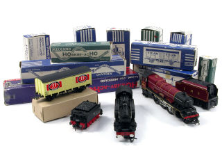 Lot 587 - HORNBY 'HO' (17)