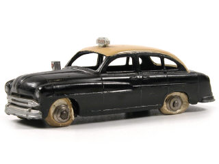 Lot 184 - DINKY TOYS FRANCE (1)