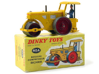 Lot 352 - DINKY TOYS (FRANCE) (1)