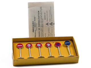 Lot 275 - DINKY TOYS FRANCE (1)