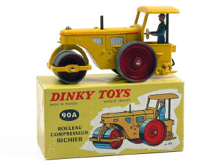 Lot 351 - DINKY TOYS (FRANCE) (1)